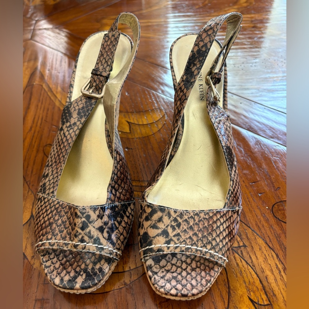 8.5M Anne Klein Open Toe Sling Back Shows with Cork Heel